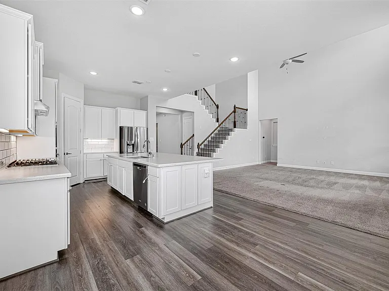 24419 Avanti Dr — Photo 17
