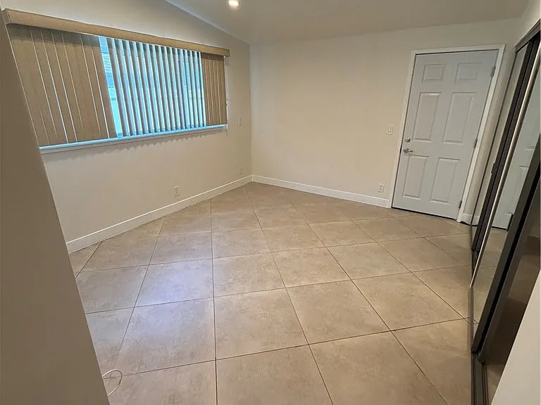 22346 Hartland St — Photo 10