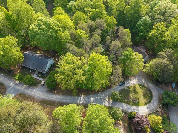 24 Stripers Ln, Moneta, VA 24121