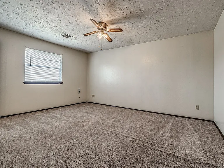 4132 NW 36th St — Photo 34