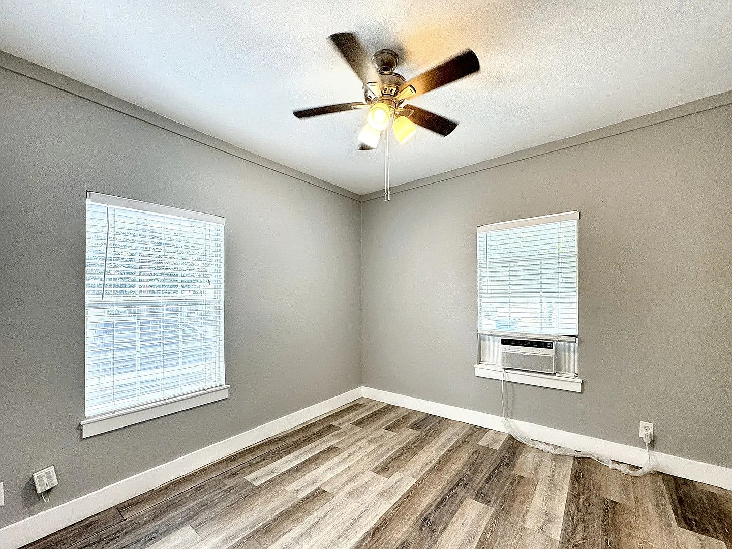 Charming One Bedroom Home In Prospect Hill — Photo 3