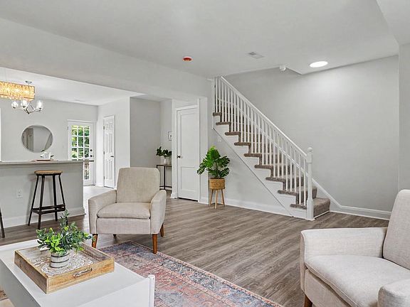 2nd image of 3319 Leighton Ave