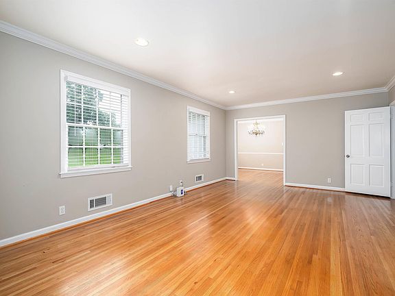 5th image of 1128 Forest View Ln