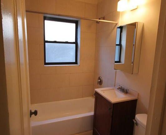 4th image of 4737 N Hermitage Ave APT 202