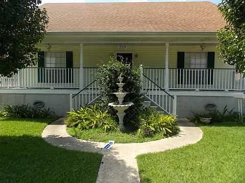 2217 Roosevelt Blvd