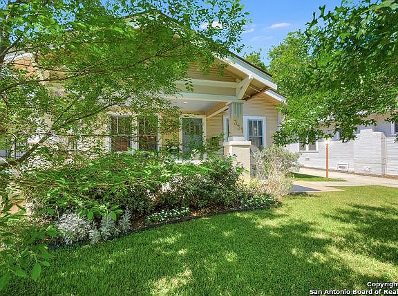 4th image of 331 Thorman Pl