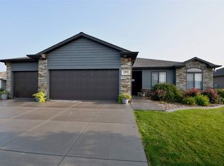 1403 E 65th Street Pl, Kearney, NE 68847