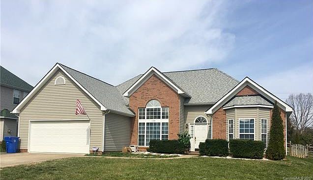 1st image of 128 Currituck Ct