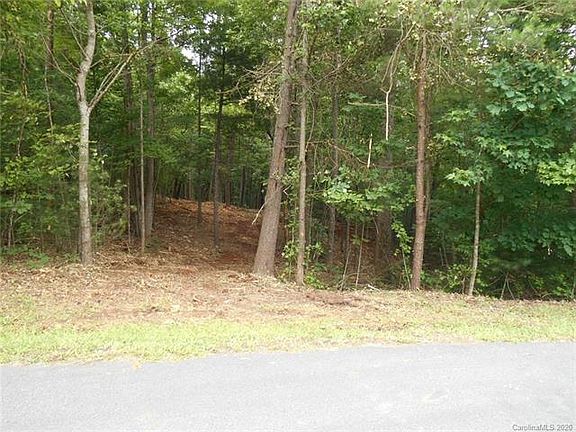 3rd image of 00 Fox Briar Dr #16