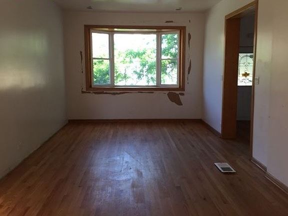 2nd image of 913 N Laramie Ave