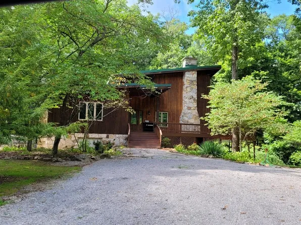 570 Leaf Hawk Ln, Nashville, IN 47448