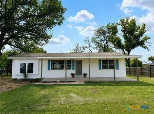 206 Barton Ln, Gatesville, TX 76528