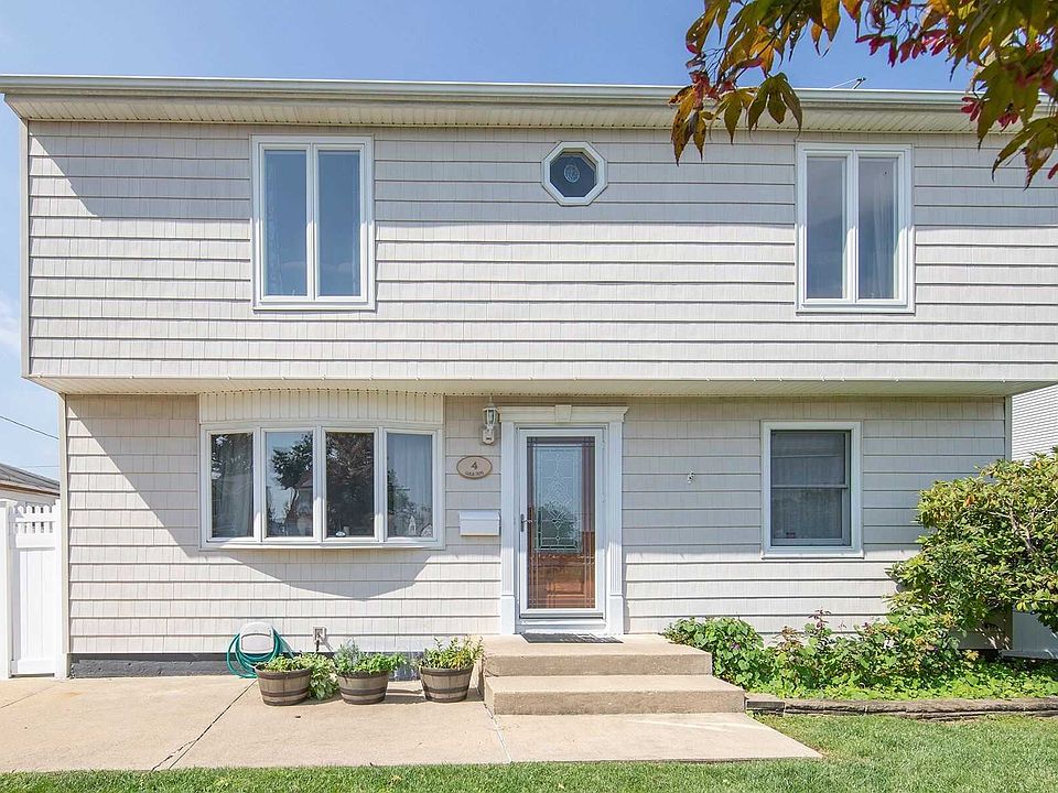 1st image of 4 Gables Dr