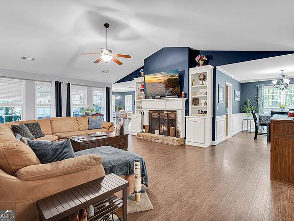 2nd image of 1503 Blakewood Trl
