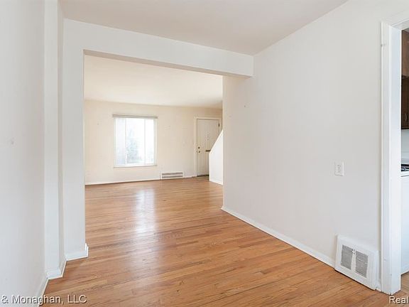 5th image of 23332 Edsel Ford Ct