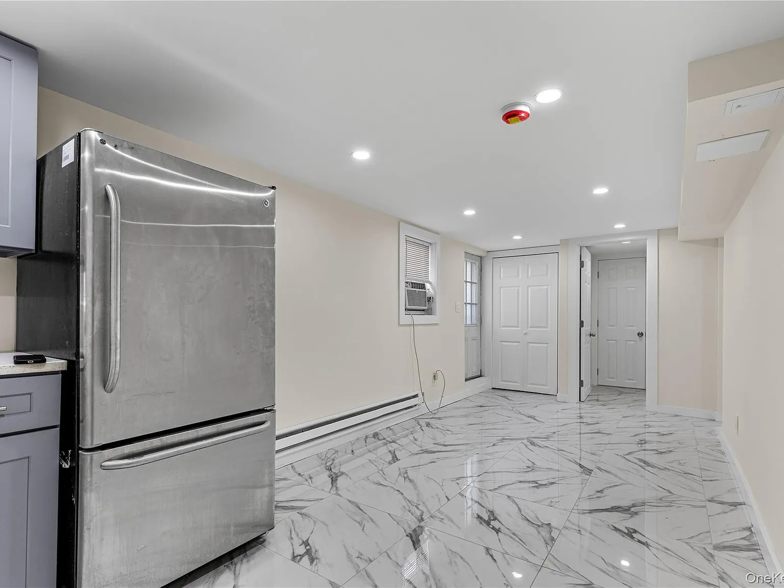 2 bed, 1.0 bath, $3,200 — Photo 2