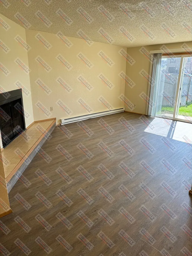 3 bedroom, 2.5 bath 1,256 sqft townhouse — Photo 4