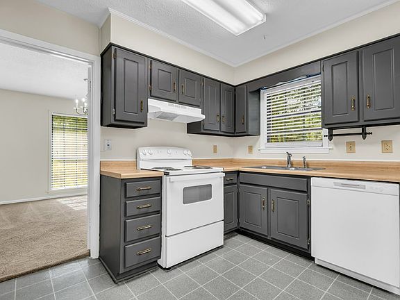 3rd image of 2804 Plum Rd