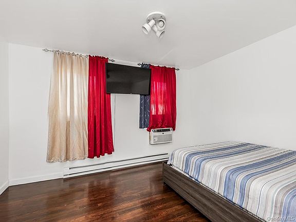 5th image of 206-208 Balcom Avenue