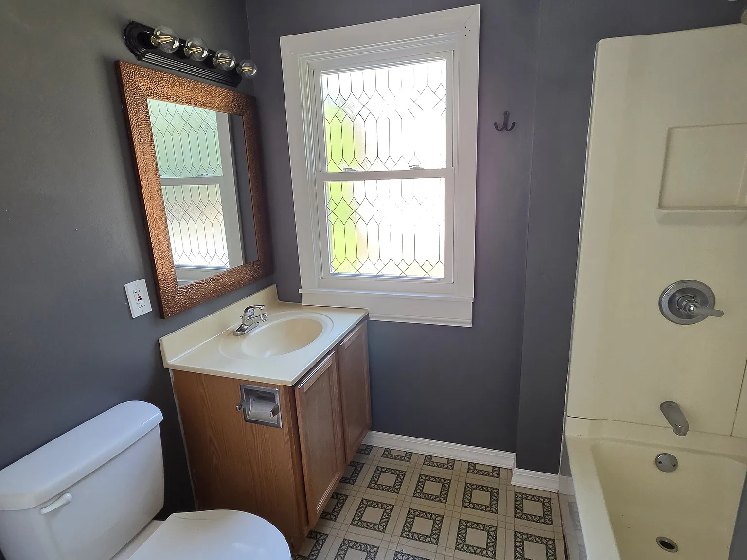 3 bed, 2172 sqft, $1,950 — Photo 4