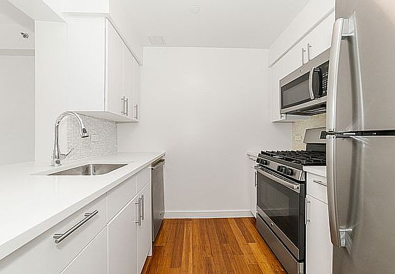 4th image of 27 Albany Ave #407