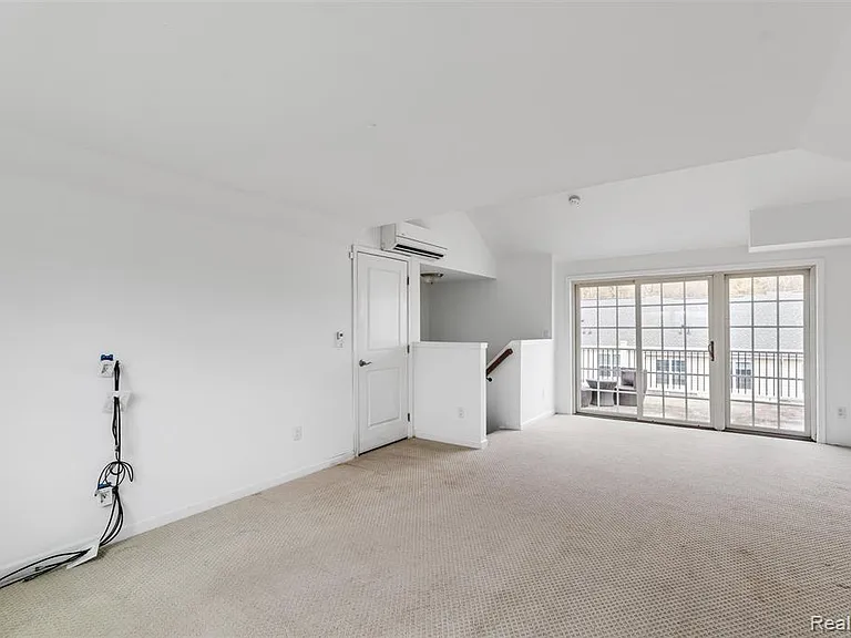 2769 Ashcombe Dr — Photo 40
