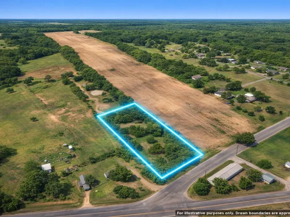 2228 E College St, Athens, TX 75751