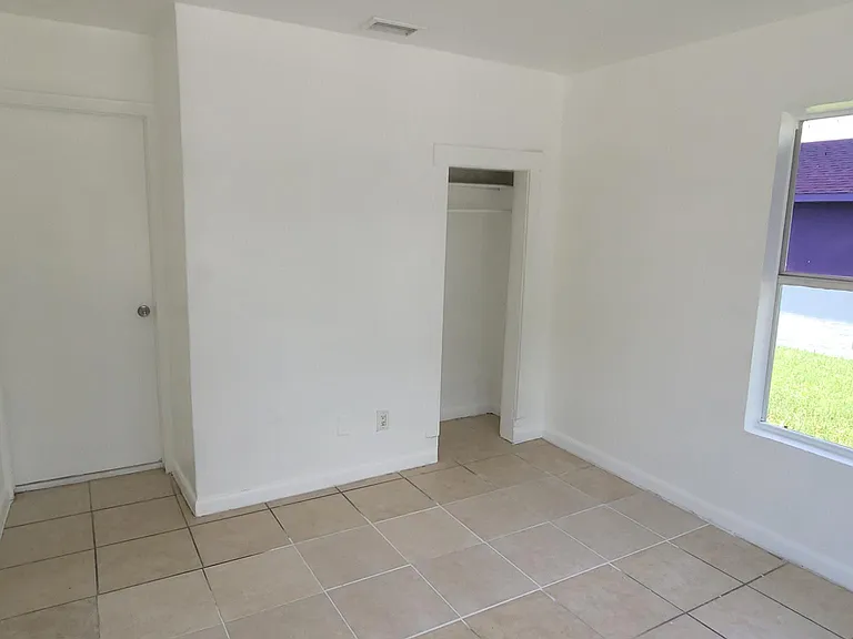 2027 13th Ave S — Photo 10
