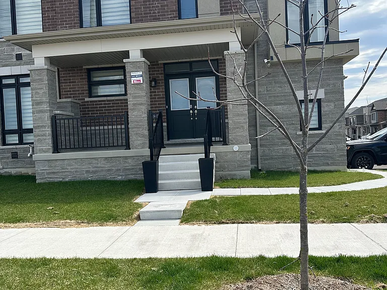 4 Singhampton Rd — Photo 3