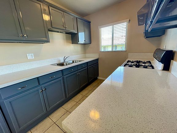 4th image of 5156 Canoga St #5156