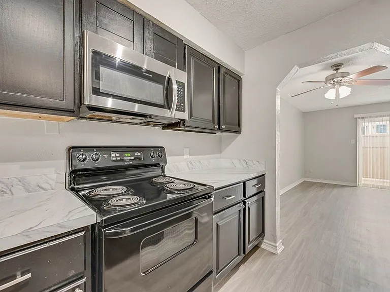6636 Reeves St — Photo 2