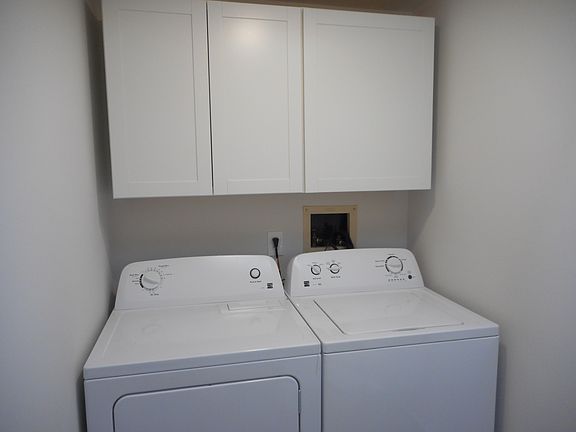 5th image of 156 Village Cir W