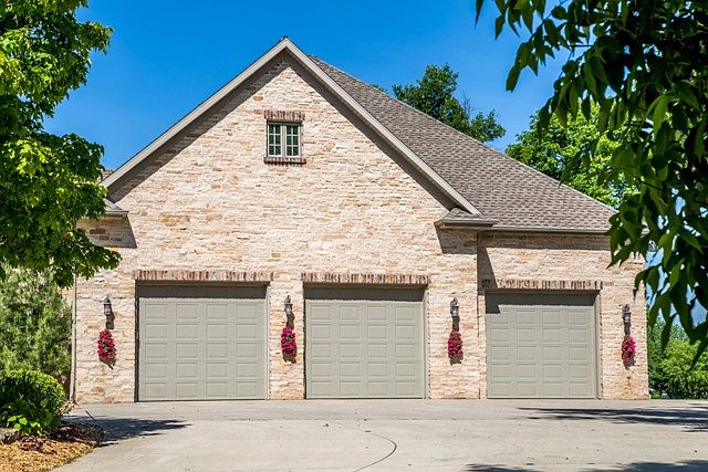 Circular Drive to Home