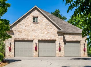 2781 Longview Ln, Suamico, WI 54173