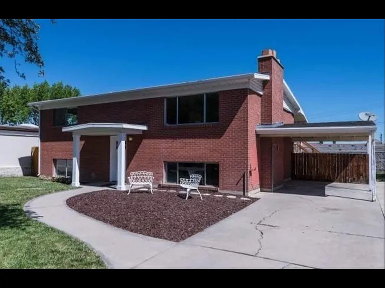 4848 W Odell Dr — Photo 1