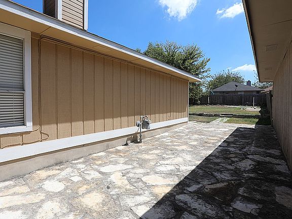 Flagstone Side Patio