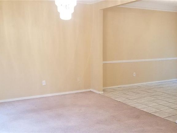 4th image of 1751 Surrey Hill Cir