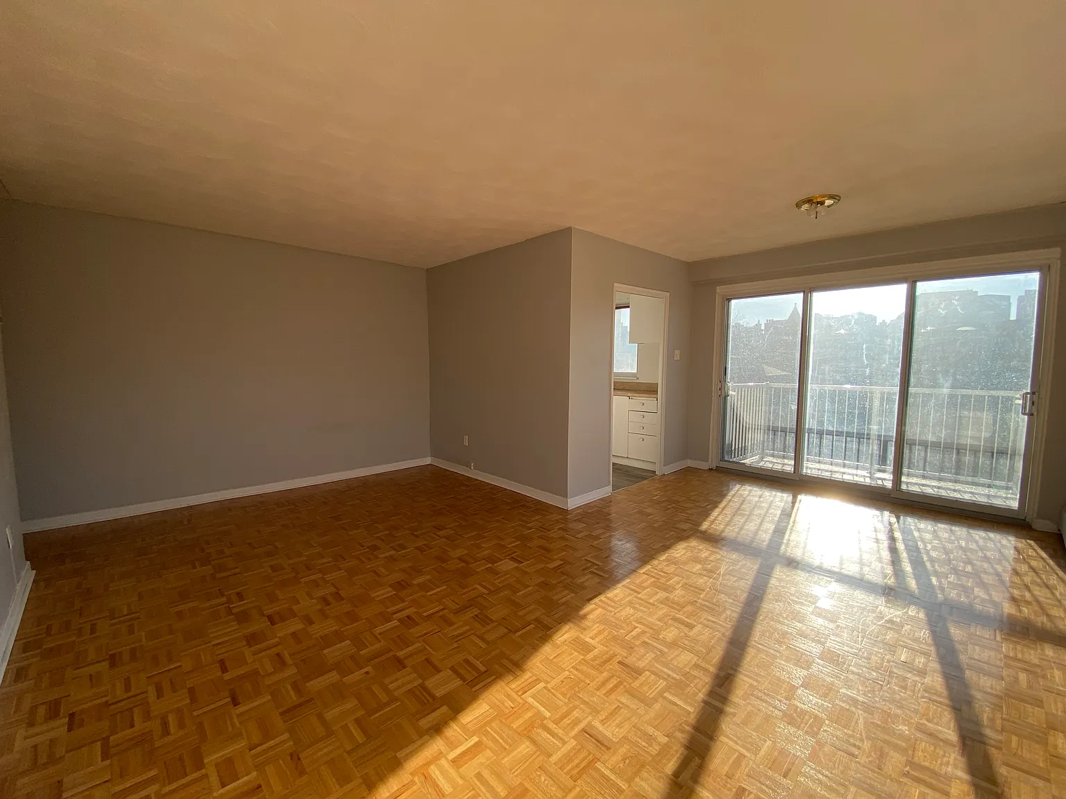 Chanteclair Apartments — Photo 4