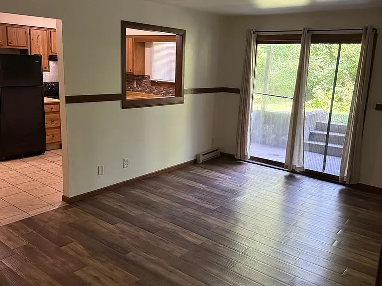 Immaculate Updated 2 Bedroom 1 bath — Photo 20