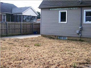 4th image of 106 S Saint James Blvd