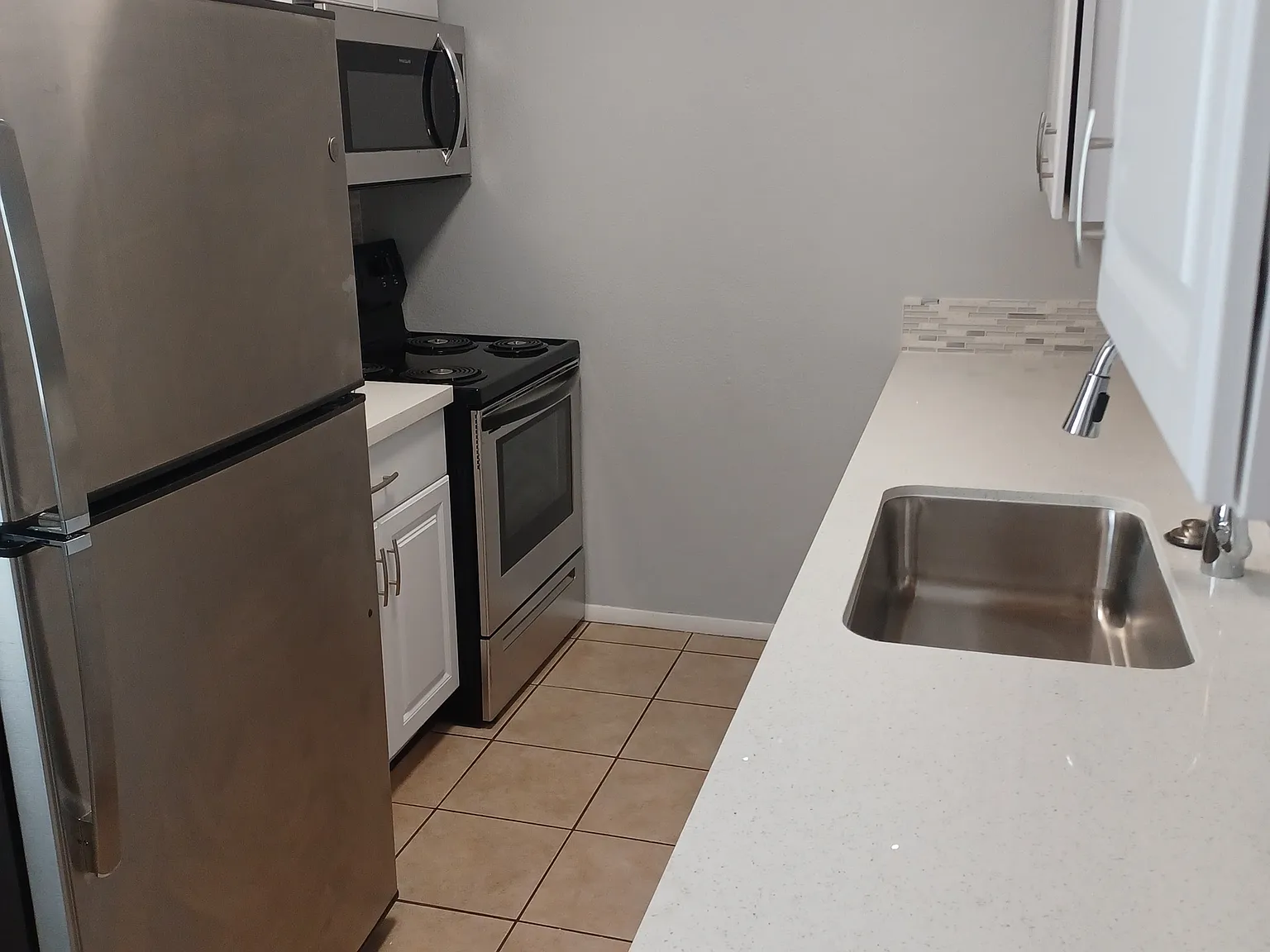 3130 E 4th St — Photo 3
