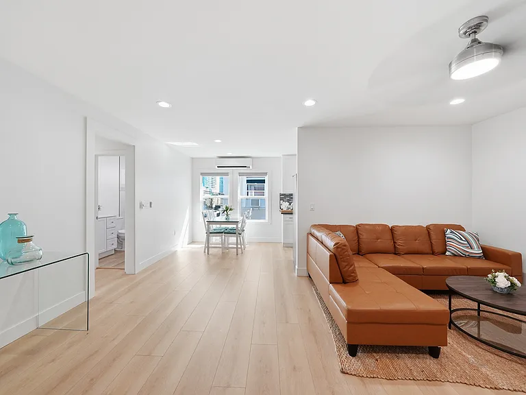 450 S Manhattan Pl #12 — Photo 4
