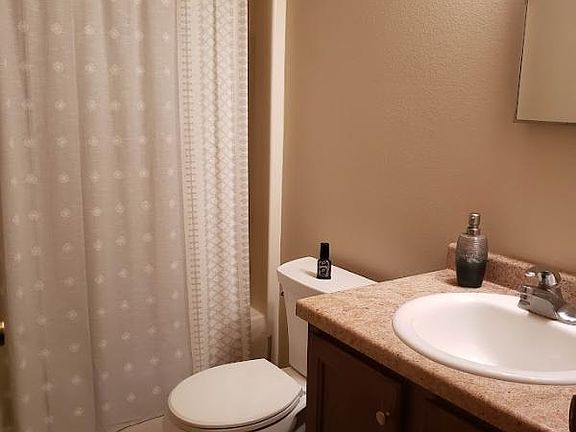 5th image of 823 Ann Ct