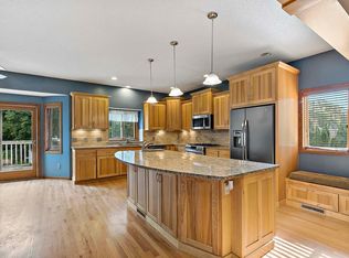 3960 Versailles Ct, Eagan, MN 55123