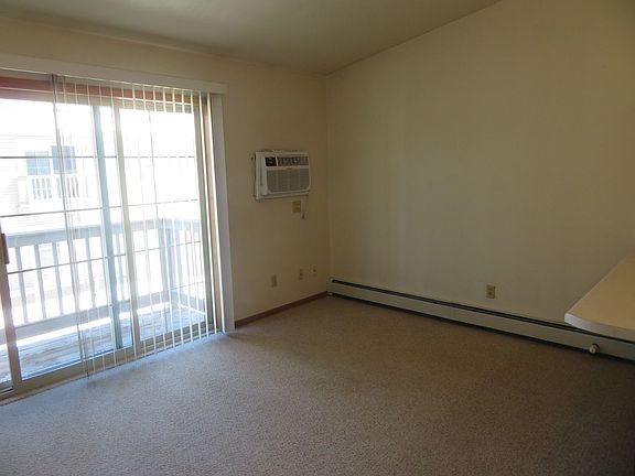 5th image of 405 Main St APT 6