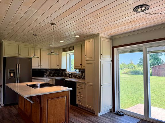 5th image of 45 Pleasant Dr