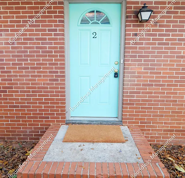 2476B Maple St #B — Photo 2