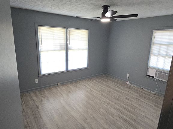 3rd image of 937 Diggs Ave