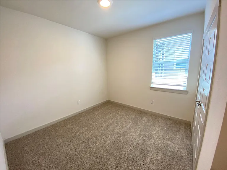 2205 Sisterdale Ln — Photo 17