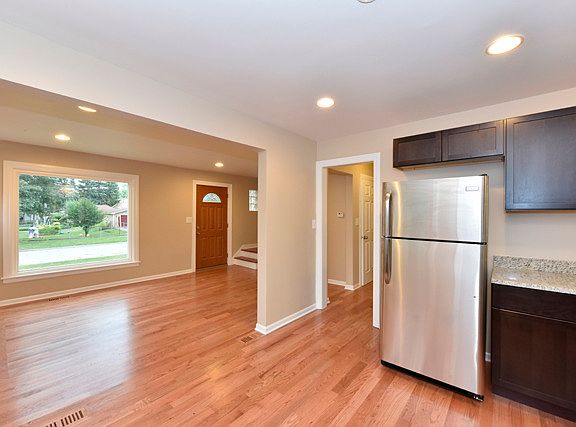 4th image of 2214 W Crescent Ave